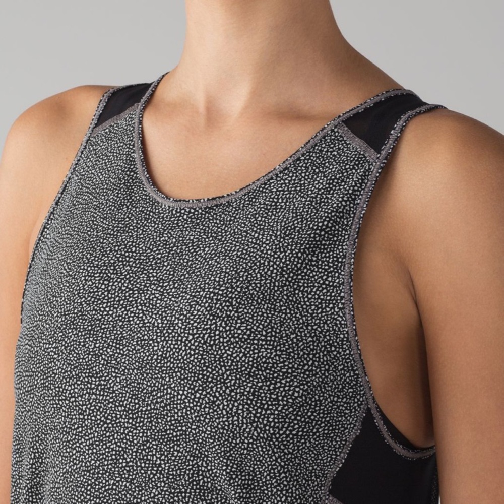 Lululemon Tank Top | 6 b&w pattern - Picture 13 of 13